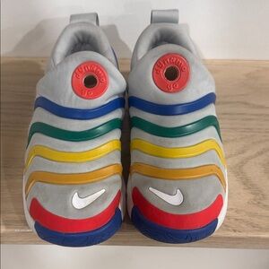 Nike Kids shoe size 1.5Y Gray dynamo go  Slip-On Sneakers